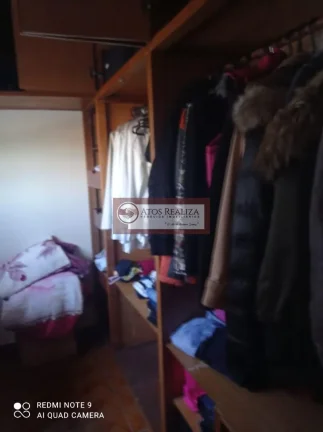 Imagem PORTUNIDADE EXCLUSIVA NA CIDADE DUTRA. Vendo uma casa Assobradada na Cidade Dutra, Próximo ao bolsão de Interlagos. São 3 Dormitórios, sendo 1 Suíte, varanda com vista para a represa, 4 vagas de garagem, Sala 2 ambientes, copa e Cózinha, Área Gourmet com 