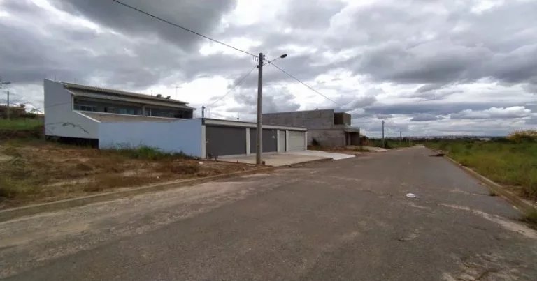 Imagem LOTES PARCELADOS COM MUITAS CONSTRUÇÕES