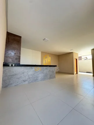 Imagem GH1935

A casa possui:

- 4 quartos (2 suite);
- 1 banheiro social;
- Sala; 
- Cozinha; 
- Área de ...