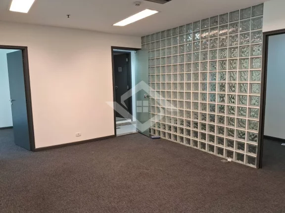 Imagem Sala Comercial de 126m² na Torre do Rio Sul – Excelente Estrutura e Localiz