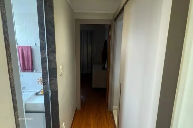 Imagem Localizado em Belo Horizonte, este apartamento de 97 metros quadrados oferece um espaço confortáve...