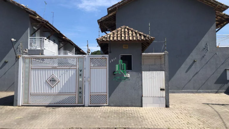 Imagem Sobrado com 2 dormitórios à venda, 77 m² por R$ 320.000,00 - Balneário Itaguaí - Mongaguá/SP