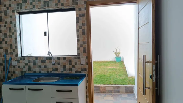 Imagem Casa Nova com 2 dormitórios e 1 suíte no Jardim Aeroporto