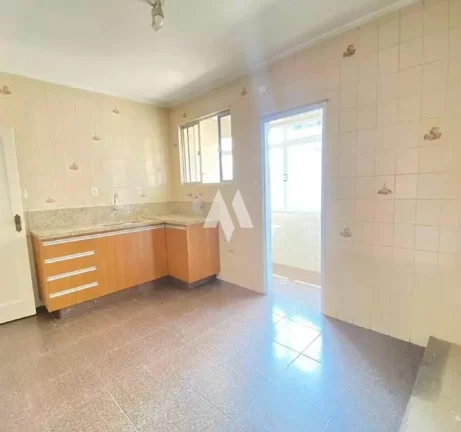 Imagem Apartamento Amplo e Reformado- pronto para morar - 03 Quartos na AV.: Ana Costa próximo a Rua Carvalho de Mendonça