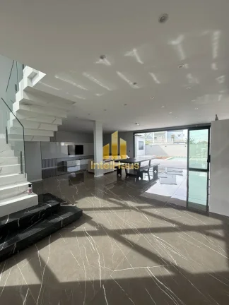 Imagem Residência contemporânea localizada na Praia de Itaguaçu, no bairro Ubatuba, a aproximadamente 30...