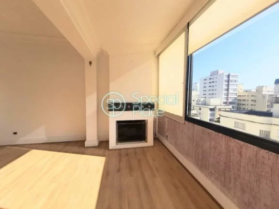 Imagem Linda Penthouse no miolo do bairro. São 231m² de área privativa, 3 dormitórios ( 1 suíte) e 2 v...