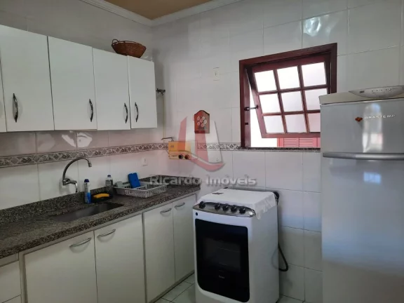 Imagem Espaçoso Apartamento Duplex c/ 4 Qtos.