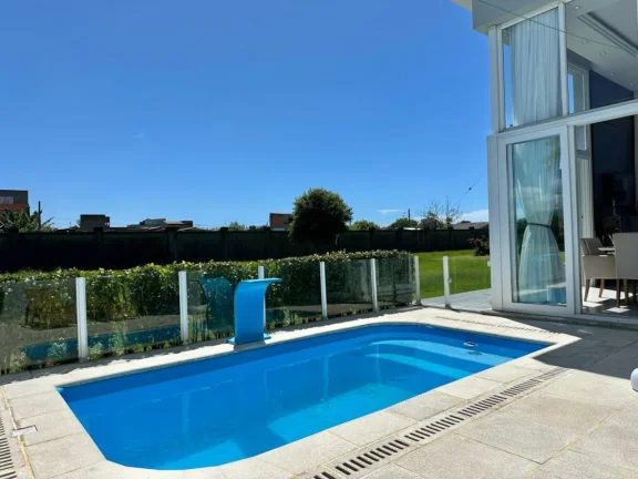 Imagem Casa em Condominio 4 Dormitórios - Bairro Araçá