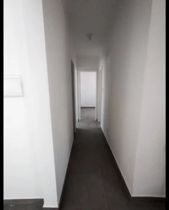 Imagem Apartamento reformado com 3 quartos e área de lazer no Condomínio Francisco Oliveira - Confira!