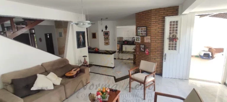 Imagem Casa Duplex em Aracaju á Venda no Bairro Farolândia. Próximo ao Hiper GBarbosa.