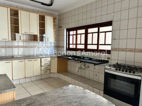 Imagem Descubra o conforto nesta confortável e espaçosa casa localizada no prestigiado bairro do Jardim C...