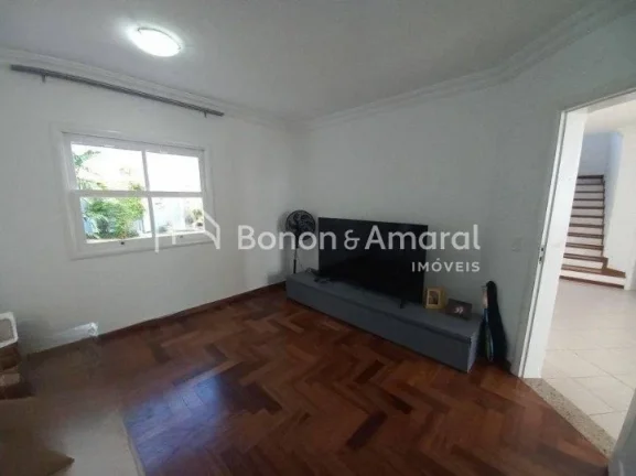 Imagem OPORTUNIDADE! 
Casa de alto padrão, bem situada no condomínio, em rua de pouco tráfego, ambientes...