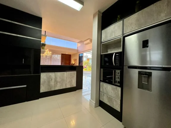 Imagem Casa em Condominio 4 Dormitórios - Bairro Centro
