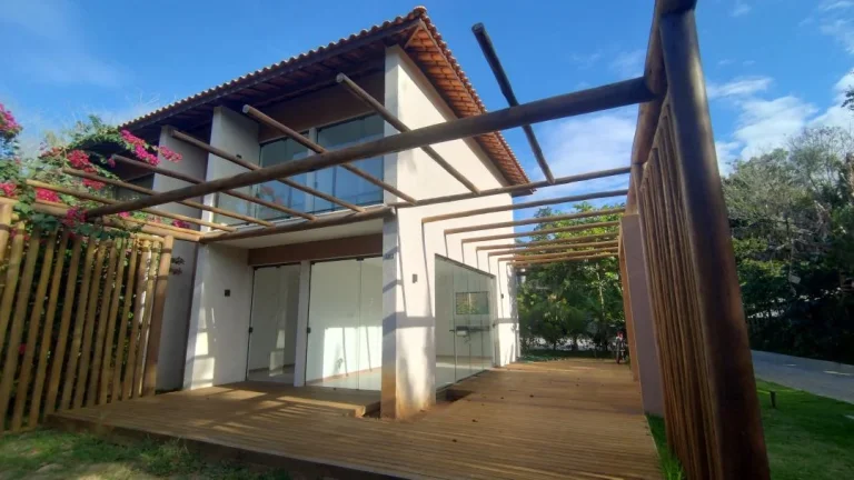 Imagem Oportunidade: Casa em Condomínio com Piscina na Praia do Forte - Venda!