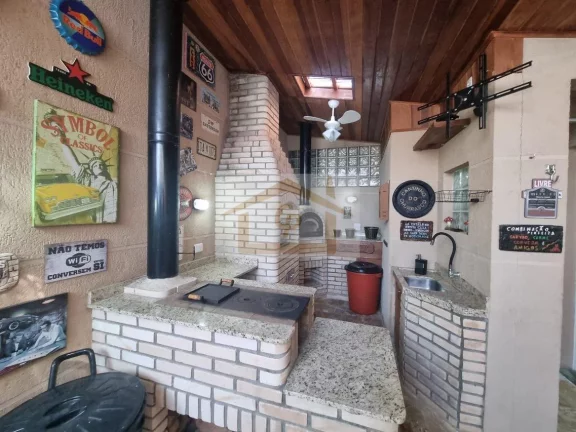 Imagem Bela área Gourmet 3 quartos sendo um suíte, forno de pizza, fogão e churrasqueira, 2 vagas
