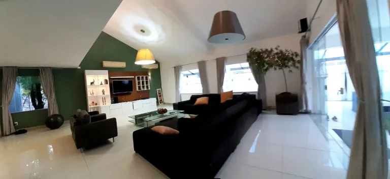 Imagem Casa em Condomínio Novo Leblon, em terreno de 1000 m², 6 suítes, jardins, piscina, área gourmet com churrasqueira.