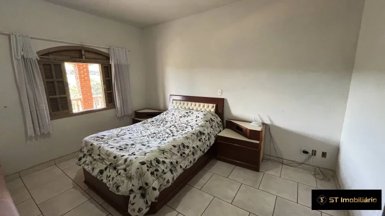 Imagem Chácara à venda em Atibaia c/ 4 dormitórios - 1.368m² por R$935.000!