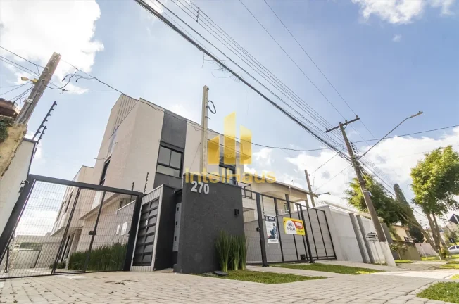 Sobrado novo em condomÃ­nio no bairro Orleans, em Curitiba, ideal para quem busca conforto, seguranÃ...