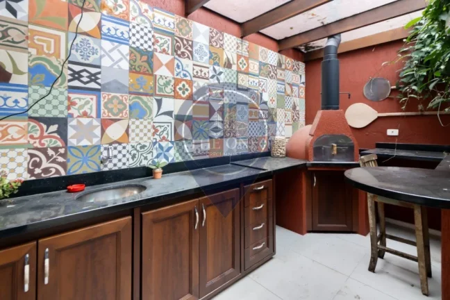 Imagem Casa à venda em São Paulo-SP, Vila Mariana: 3 quartos, 1 suíte, 4 banheiros, 2 vagas, 236m² de área. Aproveite!