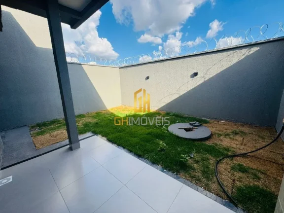 Imagem A casa possui:

- Sala;
- 3 quartos, sendo 1 suíte; 
- 2 banheiros, sendo 1 suíte e 1 banheiro soc...
