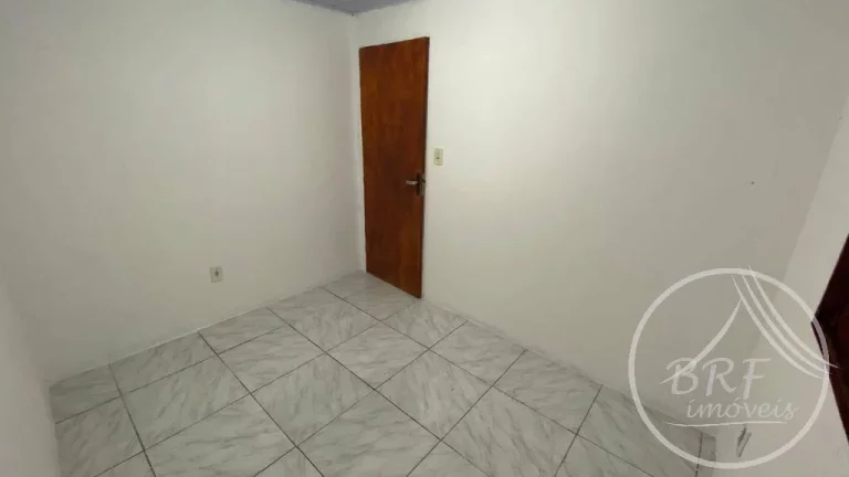 Imagem Vendo terreno com três casas e uma Kitnet em Serraria, São José SC