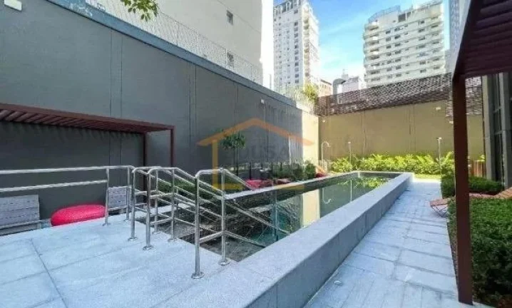 Imagem Apartamento de 49 m² no 3º andar, com 1 dormitório, sendo 1 suite, armários embutidos, cama, lav...