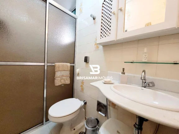 Imagem PITANGUEIRAS- UMA QUADRA DO COM VISTINHA PARA A PRAIA , GARAGEM NO PRÉDIO, TOTALMENTE REFORMADO.