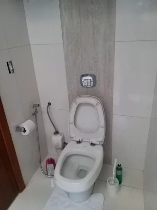 Imagem Casa Usada para Venda em Maringá, Jardim Olímpico, 4 dormitórios, 1 suíte, 2 banheiros, 3 vagas