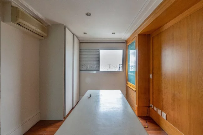 Imagem Ótima cobertura com 600m², Moema Índios, com vista espetacular. Amplo living para vários ambient...