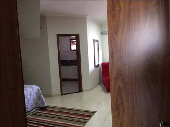 Imagem Oportunidade de ótimo negócio na área central... Barracão comercial em ótima localização com ...