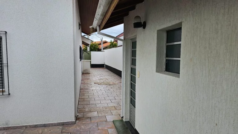 Imagem Casa com 3 dormitórios à venda, 210 m² por R$ 955.000,00 - Chácara do Visconde - Taubaté/SP