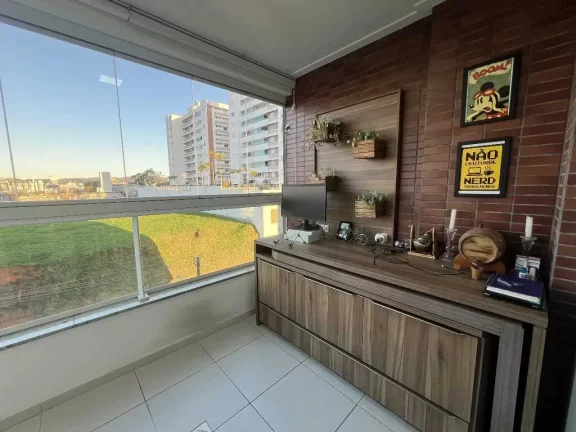 Imagem Apartamento com 2 dormitórios sendo 1 suíte e 1 vaga de garagem em Florianópolis/SC