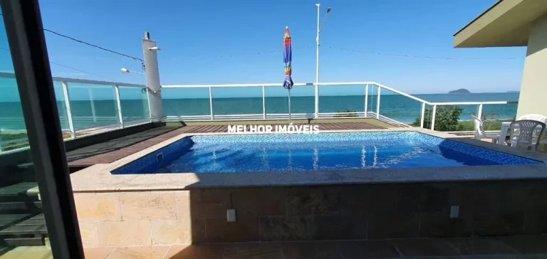 Imagem Casa Frente Mar á venda com 5 dormitórios sendo 1 suíte com vista mar em Balneário Piçarras