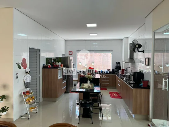 Imagem Chácara em Condomínio com 4 Quartos e 5 banheiros à Venda, 560 m²
