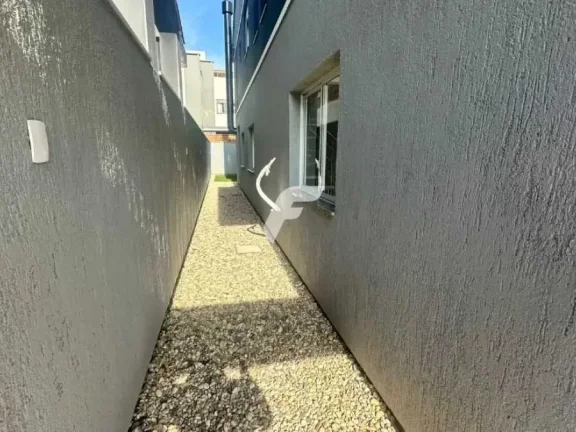 Imagem Casa com 3 dormitórios sendo 1 suíte e 2 vagas de garagem - Campeche, Florianópolis/SC