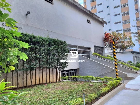 Imagem PITANGUEIRAS- GARAGEM DEMARCADA ENTRE AS RUAS SILVIA VALADÃO E RUA MÉXICO.