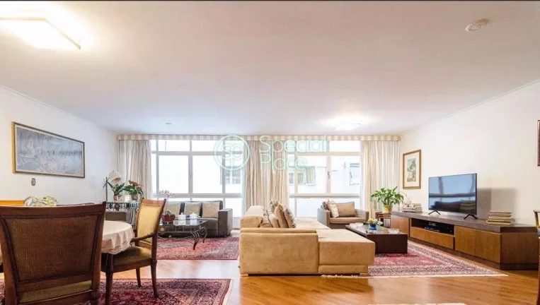 Imagem Amplo apartamento com 205m² no Jardim Paulista. Living muito claro e espaçoso, 03 dormitórios, se...