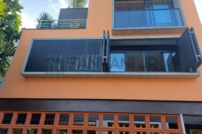 Imagem Casa de Alto Padrão no Jardim Paulista: 5 Quartos, 5 Suítes, 4 Salas, 6 Banheiros, 4 Vagas, 450 m² - São Paulo-SP