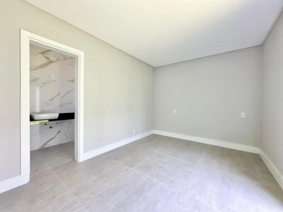 Foto do imóvel: Casa em Condominio 4 Dormitórios - Bairro Araçá