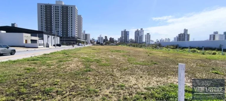 Imagem Terreno de Esquina 2.704m² à Venda no Bairro Recife