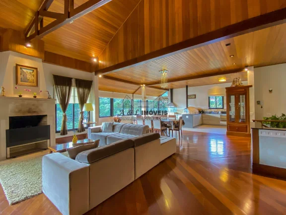 Imagem Casa à venda em Campos do Jordão – Com 5 suítes no Alto do Capivari