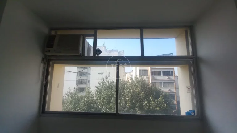 Imagem SALA COMERCIAL na PRAÇA SAENS PENA - R$ 190.000