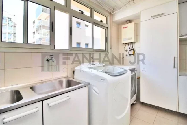 Imagem Imperdível! Apartamento de alto padrão com 3 suítes e 4 vagas na Cerqueira César, São Paulo-SP - 208m². Confira já!