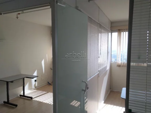 Imagem Sala comercial com 30 metros quadrados, 1 banheiro, 1 copa, vista panorâmica, 1 vaga de garagem rot...