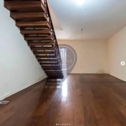 Imagem Casa para locação na Vila Mariana, São Paulo-SP: 9 quartos, 3 banheiros, 5 vagas de garagem e 414m² de área.