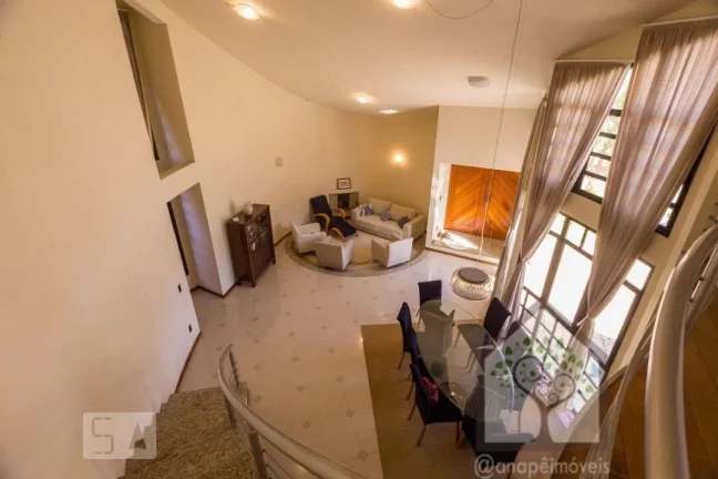 Imagem Ampla Casa com 5 Quartos à Venda