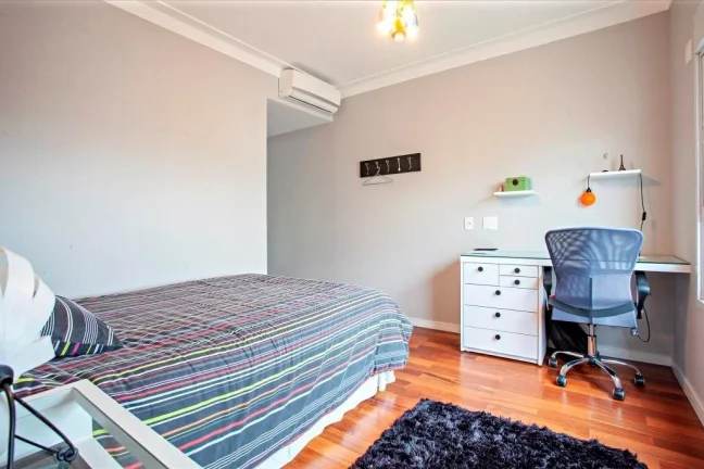 Imagem Apartamento 258M², 3Q, 3 Suítes, 2 Salas, 5 Banheiros, 4 Vagas, Varanda Gourmet, Academia, Piscinas, Churrasqueira, Salão de Festas e Jogos, Depósito.