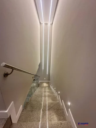 Imagem VENDO CASA 4/4 REFORMADA CONDOMÍNIO-SIM