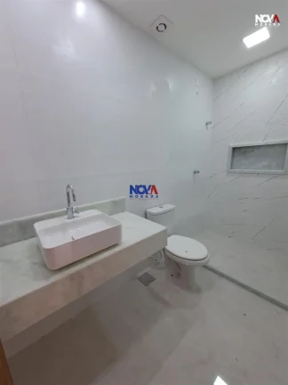 Imagem Localizada em um dos bairros mais tranquilos da cidade, esta charmosa casa geminada está pronta par...