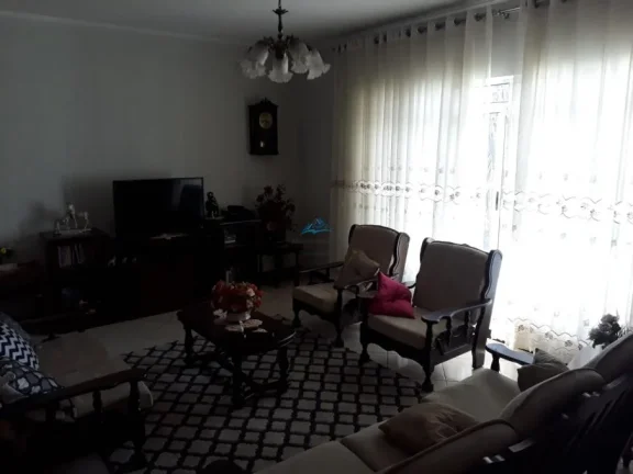 Imagem Casa à Venda no Centro de Carapicuíba com Terreno 600m²